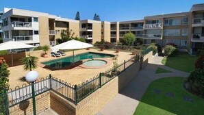 Property grounds - Headlands 24 (Alexandra Headland)