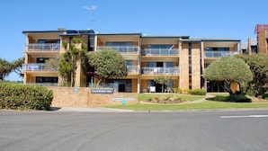 Unclassified image, 5 of 18, button - Illawong 2 (Mooloolaba)