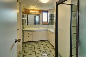 Standard Room | Bathroom