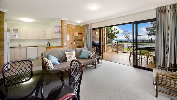 Living area - Illawong 4 (Mooloolaba)