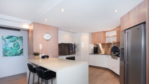 Unclassified image, 4 of 21, button - Jedda Unit 5 (Mooloolaba)