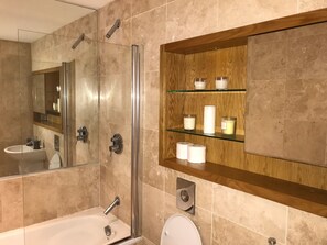 Free toiletries, hair dryer, towels - Stylish Quayside Apartment (Newcastle-upon-Tyne)
