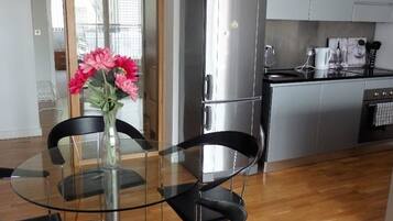 Basic Apartment, 2 Double Beds | In-room dining