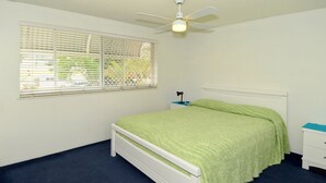 Unclassified image, 5 of 8, button - Mainsail 3 (Mooloolaba)