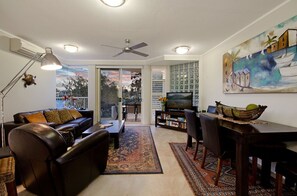 Standard Room | Living area