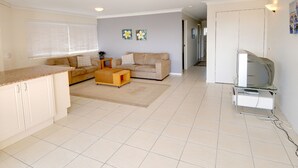 Unclassified image, 5 of 10, button - Maui Unit 6 (Mooloolaba)
