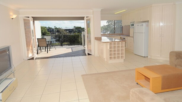 Unclassified image, 1 of 10, button - Maui Unit 6 (Mooloolaba)