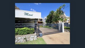 Unclassified image, 2 of 10, button - Maui Unit 6 (Mooloolaba)