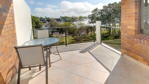 Unclassified image, 3 of 10, button - Maui Unit 6 (Mooloolaba)