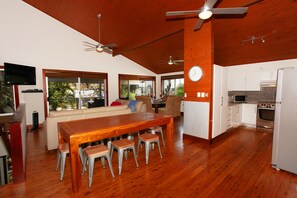 In-room dining - Mayfield 23 (Alexandra Headland)