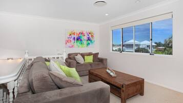 Standard Room | Living area | TV