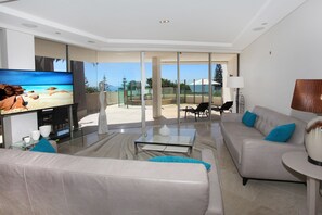 Standard Room | Living area