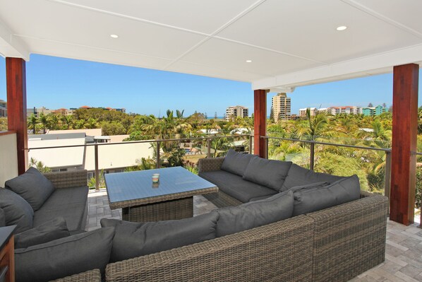 Outdoor dining - Okinja 35 (Alexandra Headland)