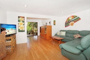 Standard Room | Living area