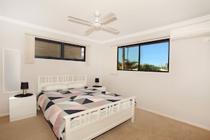 Standard Room | Iron/ironing board, cribs/infant beds, bed sheets - Oomoo 27a (Buddina)