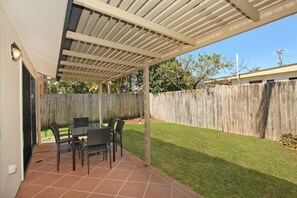 Property grounds - Oomoo 27a (Buddina)