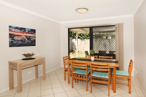 Standard Room | In-room dining