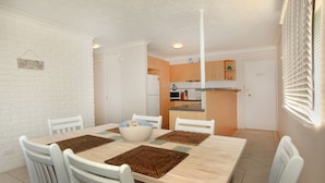 Standard Room | In-room dining - Pacific 1/103 (Buddina)