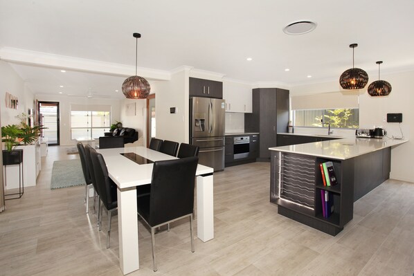 Standard Room | In-room dining