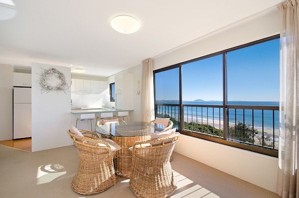 Standard Room | In-room dining