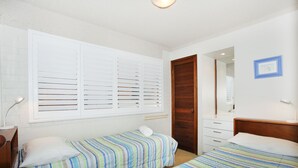 Chambre Standard | Fer et planche à repasser, lits bébé (en supplément), draps fournis