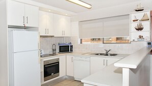Chambre Standard | Cuisine privée | Grand réfrigérateur, micro-ondes, four, plaque de cuisson
