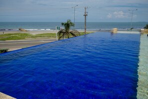 2 つの屋内プール