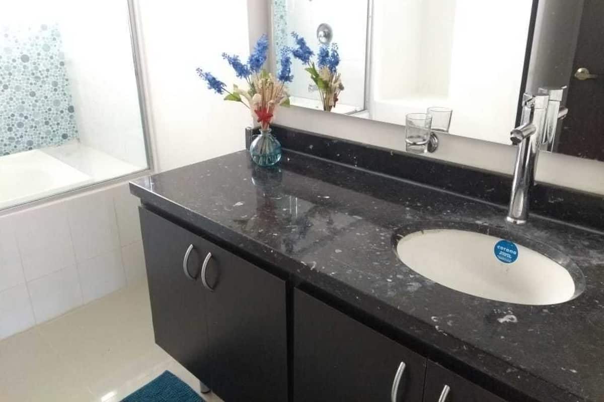Dupleks Deluks, 3 kamar tidur, Bebas Asap Rokok, pemandangan samudra | Kamar mandi | Bathtub dengan aliran air dan pancuran hujan