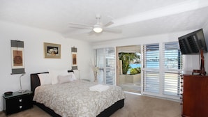 Unclassified image, 2 of 18, button - Serenity Waters 11 (Mooloolaba)