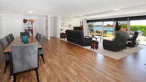 Unclassified image, 3 of 18, button - Serenity Waters 11 (Mooloolaba)