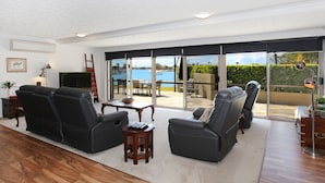 Unclassified image, 4 of 18, button - Serenity Waters 11 (Mooloolaba)