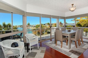 Standard Room | In-room dining - Serenity Waters 6 (Mooloolaba)