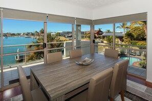 Standard Room | In-room dining - Serenity Waters 6 (Mooloolaba)