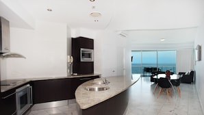 Unclassified image, 2 of 29, button - Sirocco 1006 (Mooloolaba)