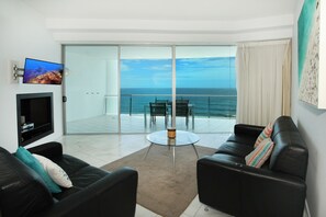 Standard Room | Living area