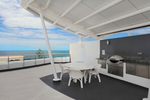 Outdoor dining - Sirocco 1006 (Mooloolaba)