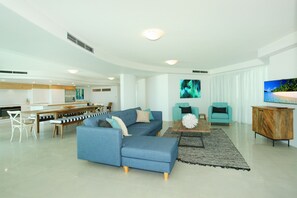 Standard Room | Living area
