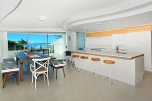 Standard Room | In-room dining