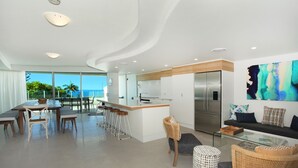 Unclassified image, 3 of 36, button - Sirocco 201 (Mooloolaba)