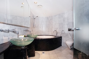 Standard Room | Bathroom