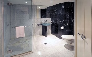Standard Room | Bathroom - Sirocco 906 (Mooloolaba)