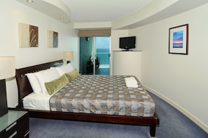 Standard Room | Iron/ironing board, cribs/infant beds, WiFi, bed sheets - Sirocco 906 (Mooloolaba)