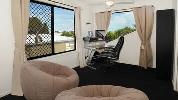 Standard Room | Living area