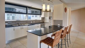 Unclassified image, 2 of 15, button - Syrenuse 20 (Mooloolaba)
