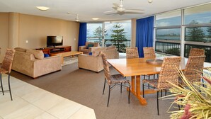Unclassified image, 4 of 15, button - Syrenuse 20 (Mooloolaba)
