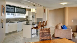 Unclassified image, 3 of 15, button - Syrenuse 20 (Mooloolaba)