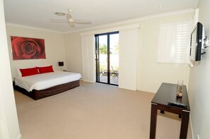 Standard Room | Iron/ironing board, cots/infant beds, free WiFi, bed sheets - Tarcoola 41 (Mooloolaba)