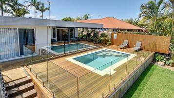 Kolam renang outdoor