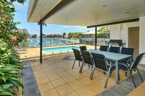 Outdoor dining - Tarcoola 49 (Mooloolaba)