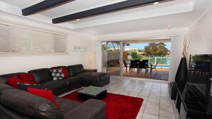 Unclassified image, 5 of 29, button - Tarcoola 49 (Mooloolaba)